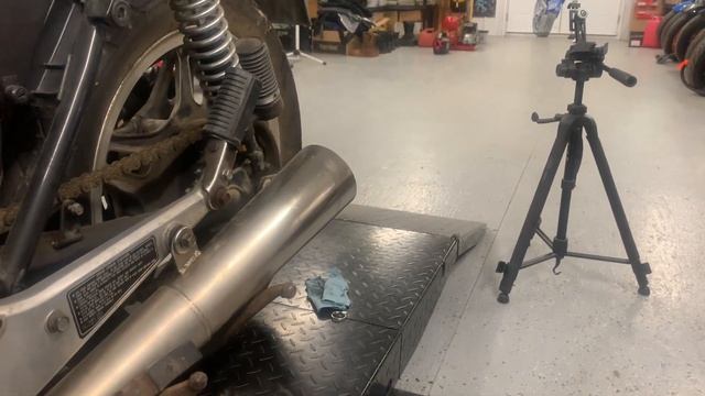 1982 Honda CB900F Barn Find Restoration - Episode 8 - Getting it to run & Idle OK смотреть онлайн