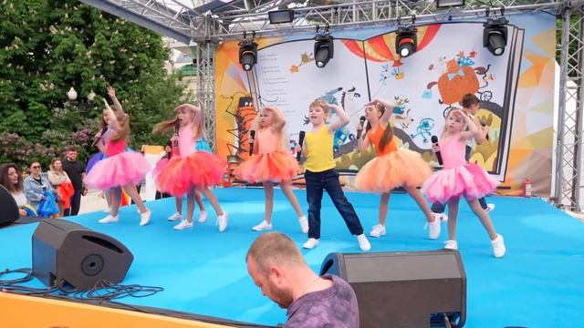 Пойте вместе с нами, хлопайте в ладоши. смотреть онлайн