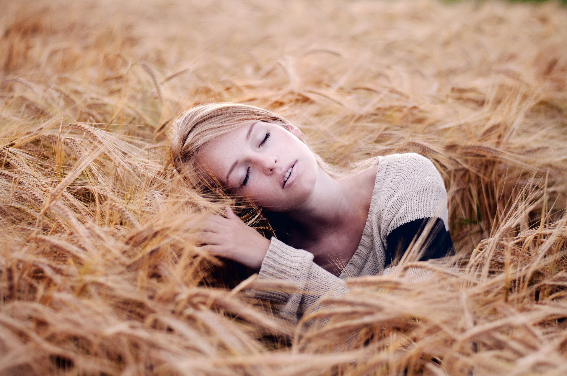 Наталья Влади - У беды глаза зелёные смотреть онлайн