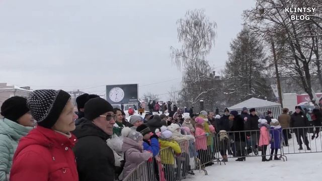 Масленица в городе Клинцы. Фрагмент. "Любят дети всей планеты праздник, игры и конфеты". смотреть онлайн