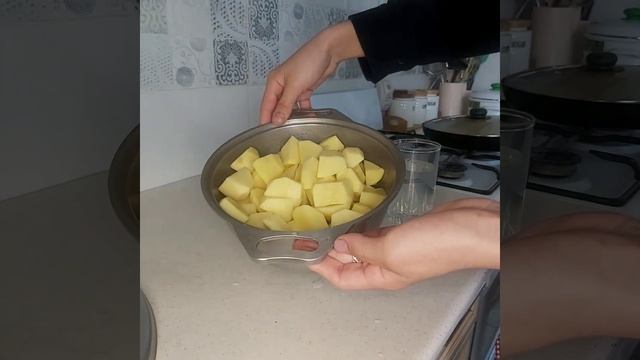 Рецепт говяжьей тефтели. Шарики в томатном соусе. Meatballs in tomato sauce. смотреть онлайн