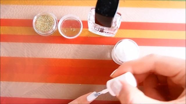White nails with gold glitter смотреть онлайн