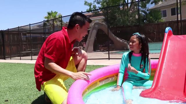 Wendy Pretend Play with Giant Water Slide & Inflatable Swimming Pool Kid Toys for Girls смотреть онлайн