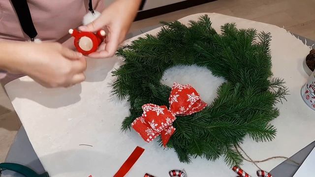 Рождественский венок из ПИХТОВЫХ ВЕТОК Новогодний венок / Christmas wreath made of FIR BRANCHES смотреть онлайн