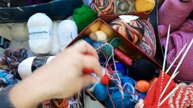 Из носочной пряжи и не носки. И носки не только из носочки. смотреть онлайн