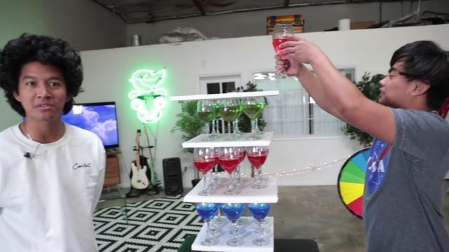 DON'T KNOCK OVER THE GLASS JENGA! - Challenge (ft. @snackmarlin ) смотреть онлайн
