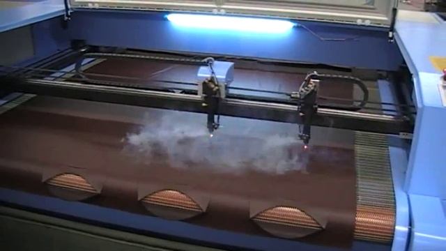 Senfeng/Лазерный станок для резки кожи и ткани с автоподачей материала | Технограв смотреть онлайн