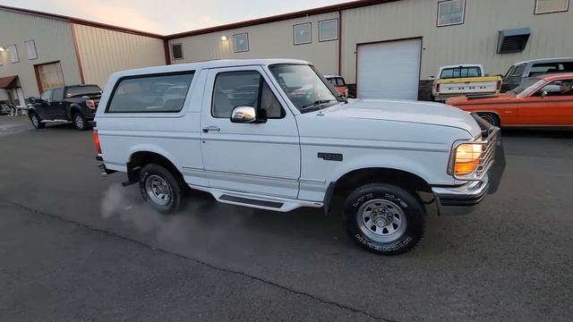1994 Ford Bronco XLT смотреть онлайн