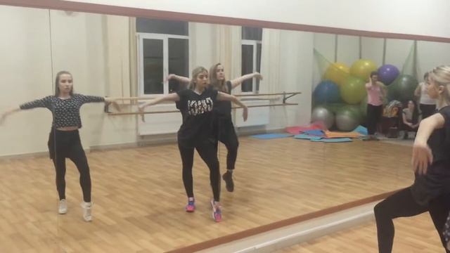 МК по VOGUE dance от Алёны Городыской смотреть онлайн