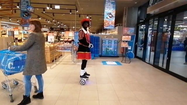 ПЫШНЫЕ ОЛАДЬИ/ Дед Мороз с подарками/закупка канц. товаров/ Sinterklaas Albert Heijn/Curvy fritter смотреть онлайн