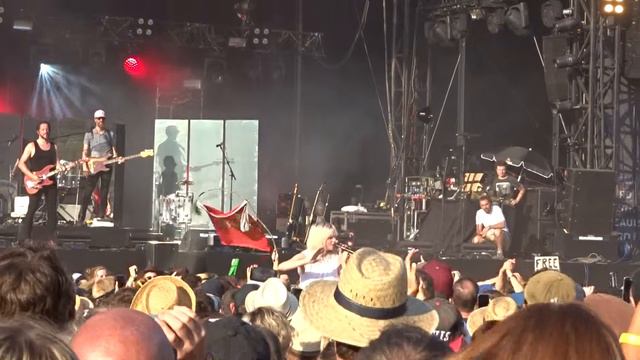 HOLLYSIZ "Come Back To Me" au festival Beauregard (1) смотреть онлайн
