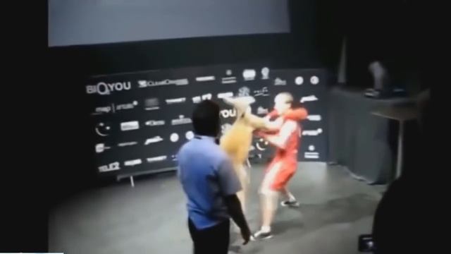 Версус! Кенгуру против человека и собаки!!! смотреть онлайн