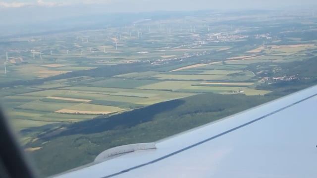 Посадка самолета в аэропорту Вены (Австрия) смотреть онлайн