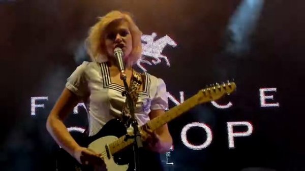 Micky Green - Shoulda - Longchamp garden party - 14 juillet 2011.mp4