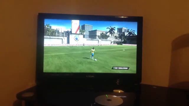 FIFA 12/13 Skill Moves Tutorial w/ William! смотреть онлайн