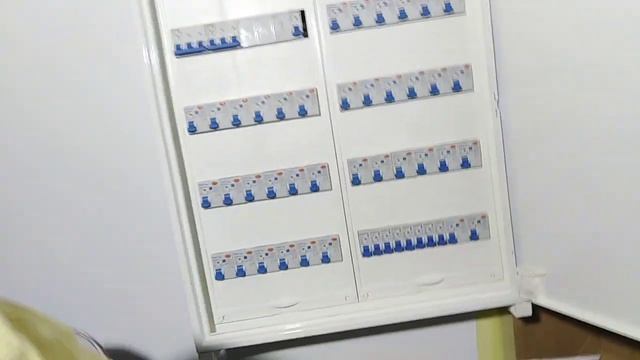 Щит HAGER UNIVERS FWB42S смотреть онлайн