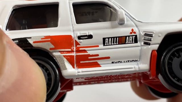 Unboxing MITSUBISHI PAJERO EVOLUTION. #diecast #unboxing #hotwheels #diorama164 #diorama смотреть онлайн