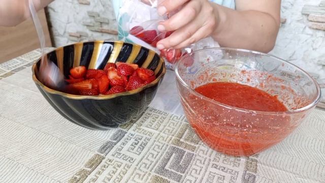 КЛУБНИКА. Готовим на зиму.Замораживаем необычным способом смотреть онлайн