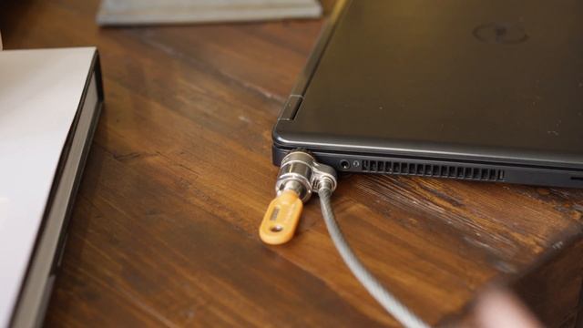 How to Use a Kensington Lock смотреть онлайн