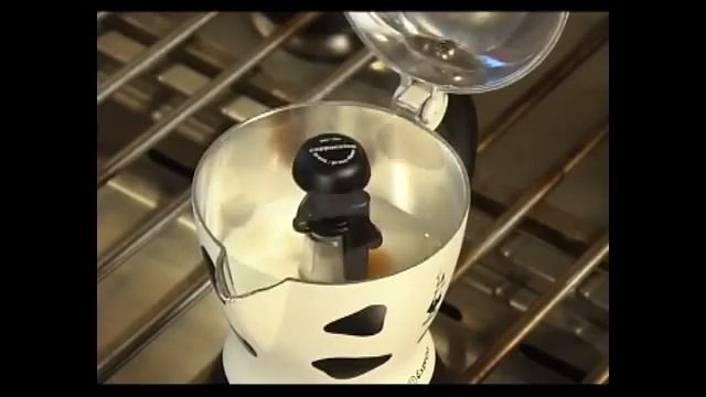 Приготовление капучино в Bialetti Mukka Express