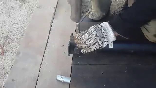 Замена крестовин карданного вала ПРАДО 120 (ч.2 - снятие (демонтаж) старых крестовин) смотреть онлайн