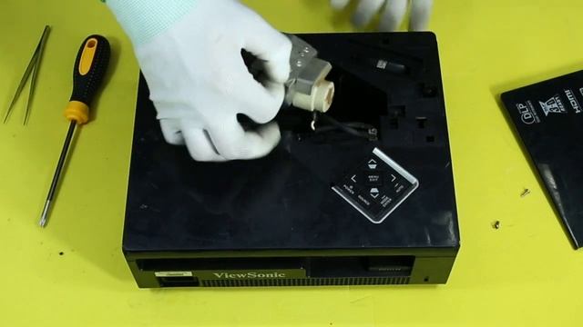 How to replace the projector lamp for ViewSonic PTD5134 смотреть онлайн