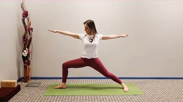 Вирабадрасана 2. Поза Воина 2. Разбираем ошибки. Йога Час с Ларисой Рябковой смотреть онлайн
