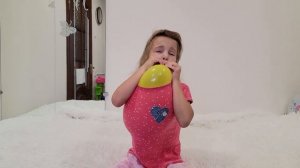 Воздушный шарик под футболкой