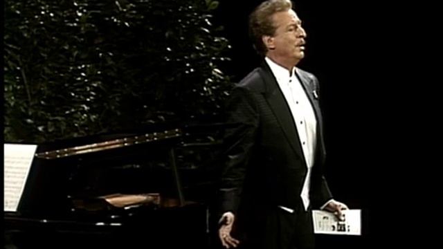 Alfredo Kraus sings Elégie (vaimusic.com) смотреть онлайн