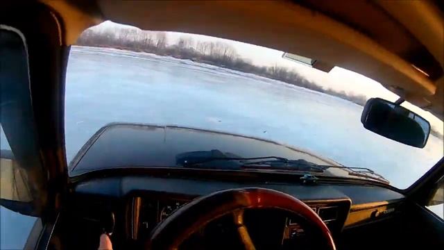 ВАЗ 2107 на льду смотреть онлайн