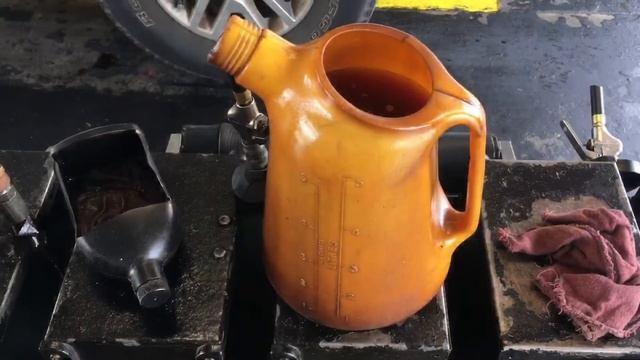 2007 Pontiac Solstice GXP Oil Change! смотреть онлайн