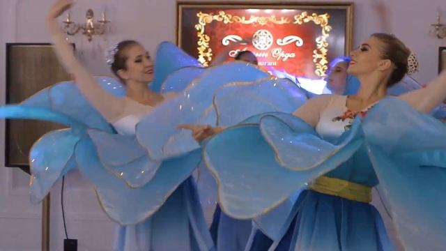 ВОЛШЕБНО! Самый КРАСИВЫЙ ВЫХОД НЕВЕСТЫ на свадьбе смотреть онлайн