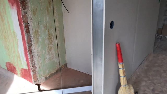 РЕМОНТ ХРУЩЕВКИ часть 2 ДВУХКОМНАТНАЯ ХРУЩЕВКА ПЕРЕПЛАНИРОВКА ИЗ ДВУШКИ В ТРЕШКУ БЮДЖЕТНЫЙ РЕМОНТ смотреть онлайн