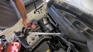 2019 Mercedes-Benz glc300 battery replacement