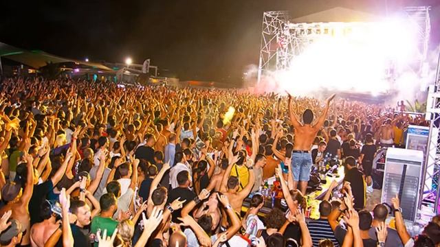 Carl Cox - Cacao Beach, Sunny Beach, Promo 2011 смотреть онлайн