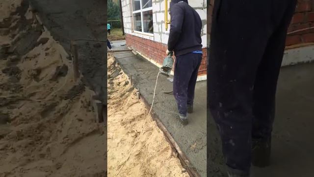 Заливка отмостки