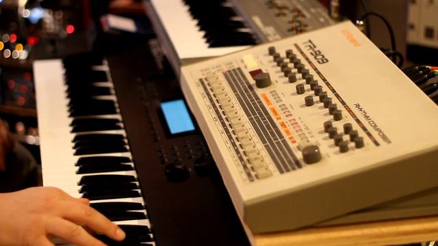 Early '90s Techno with SH-101, TR-909, W-30 смотреть онлайн