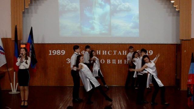 Говорухина Е. и коллектив 8-Б класса смотреть онлайн