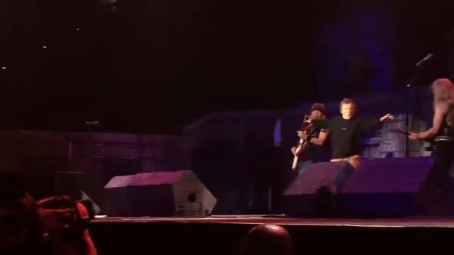 Iron Maiden "Wrathchild" Oracle Arena in Oakland 7/5/17 смотреть онлайн