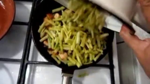 Спаржевая фасоль с курицей. смотреть онлайн