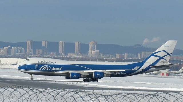 Boeing 747-400F сильно дунул на взлете