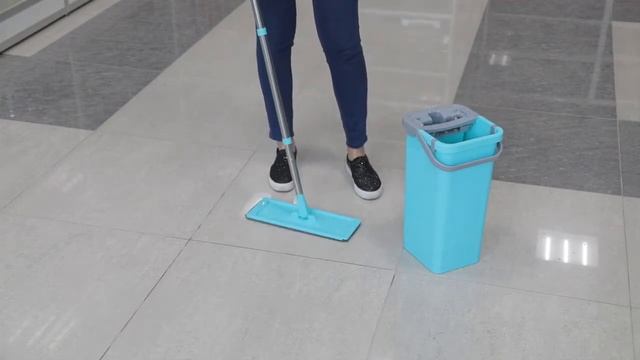 Швабра для пола MIRACLE с насадкой из микрофибры и ведром с механизмом отжима смотреть онлайн