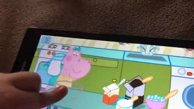 Let's play на 2 игры!делаем ?? Учимся готовить кексы с бегемотами) смотреть онлайн