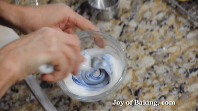 Royal Icing Recipe Demonstration - Joyofbaking.com смотреть онлайн