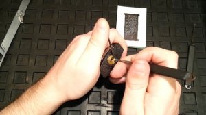 Как открыть замок "Apecs" без ключа, как открыть навесной замок отмычкой