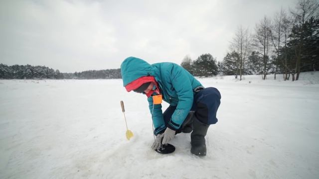 БАТЛ!!! ЧЕРТИК VS МОРМЫШКА / Рыбалка в -28°C !!! VLOG # 4 смотреть онлайн