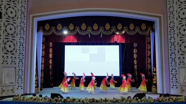 Уйгурский танец "Ай-Ару" смотреть онлайн