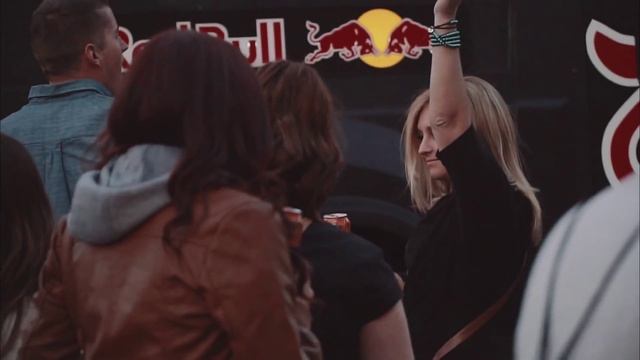 Gibson Hosts Fans Forum during F1! смотреть онлайн