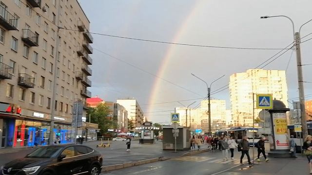 Санкт-Петербург. Радуга у метро "Ленинский проспект". 26.05.2023. смотреть онлайн