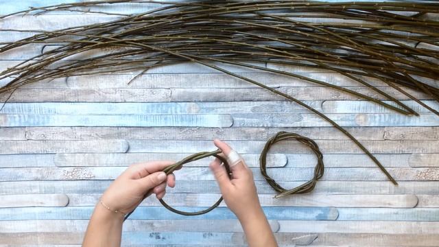 Новогодний венок: как сделать венок из веток / шары из веток смотреть онлайн